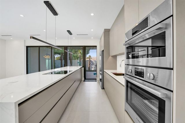 1525 NE 15th Ave, Fort Lauderdale, FL 33304