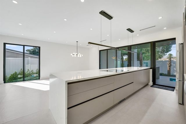 1525 NE 15th Ave, Fort Lauderdale, FL 33304