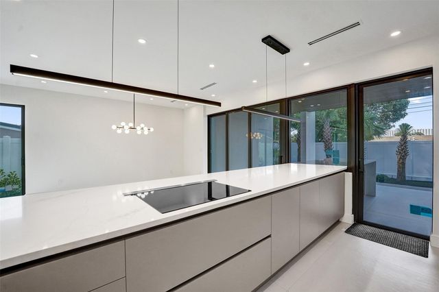 1525 NE 15th Ave, Fort Lauderdale, FL 33304