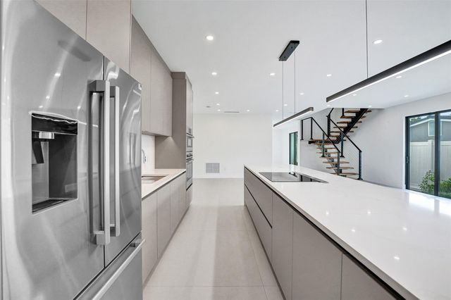 1525 NE 15th Ave, Fort Lauderdale, FL 33304