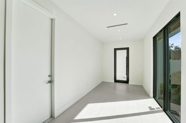 1525 NE 15th Ave, Fort Lauderdale, FL 33304