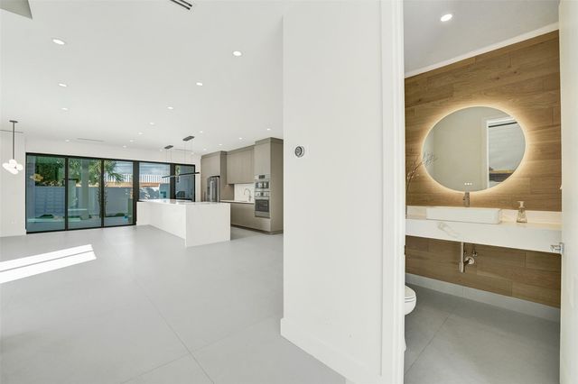 1525 NE 15th Ave, Fort Lauderdale, FL 33304