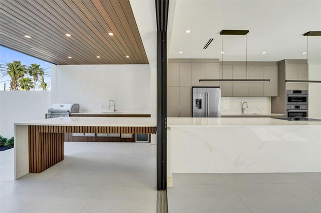 1525 NE 15th Ave, Fort Lauderdale, FL 33304