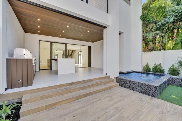 1525 NE 15th Ave, Fort Lauderdale, FL 33304