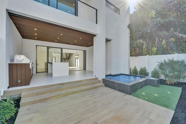 1525 NE 15th Ave, Fort Lauderdale, FL 33304