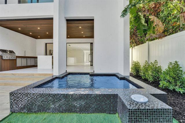 1525 NE 15th Ave, Fort Lauderdale, FL 33304