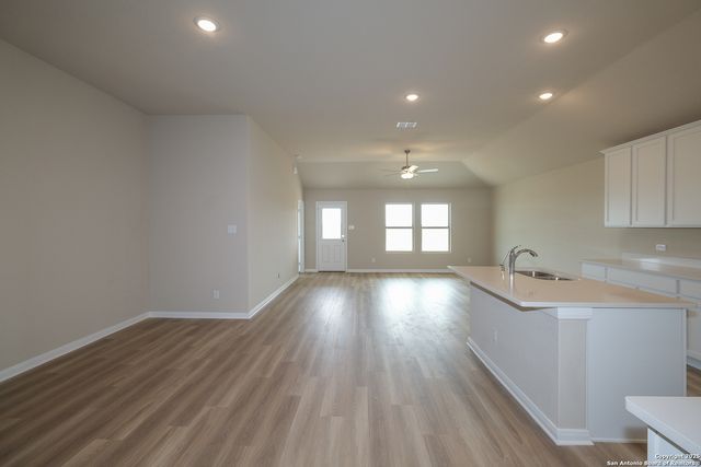 1165 Limestone Ridge, Seguin, TX 78155