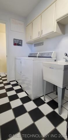 107 N 12th Avenue, Madill, OK 73446