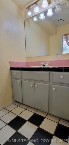 107 N 12th Avenue, Madill, OK 73446