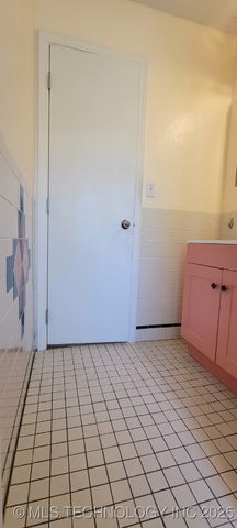 107 N 12th Avenue, Madill, OK 73446