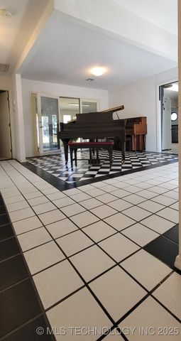 107 N 12th Avenue, Madill, OK 73446