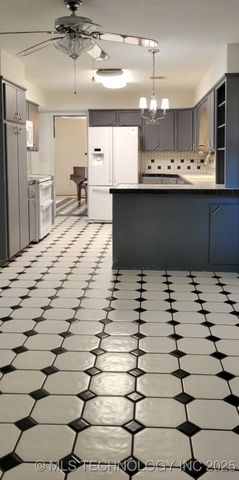 107 N 12th Avenue, Madill, OK 73446