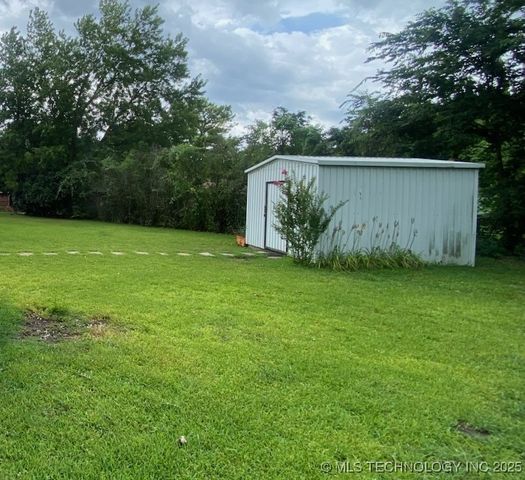 107 N 12th Avenue, Madill, OK 73446