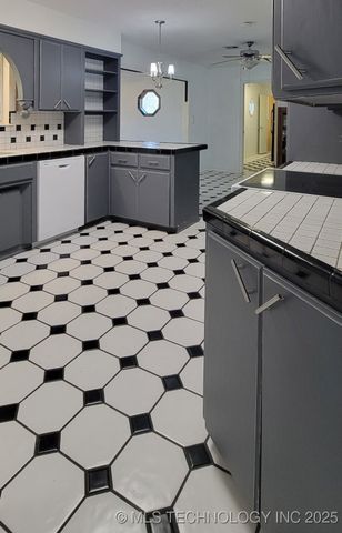 107 N 12th Avenue, Madill, OK 73446