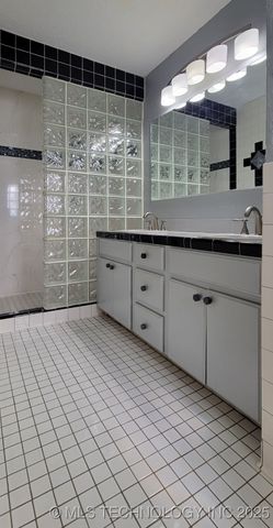 107 N 12th Avenue, Madill, OK 73446