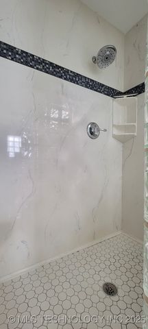 107 N 12th Avenue, Madill, OK 73446