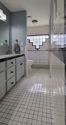 107 N 12th Avenue, Madill, OK 73446