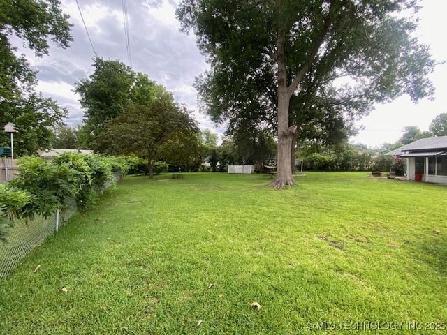 107 N 12th Avenue, Madill, OK 73446