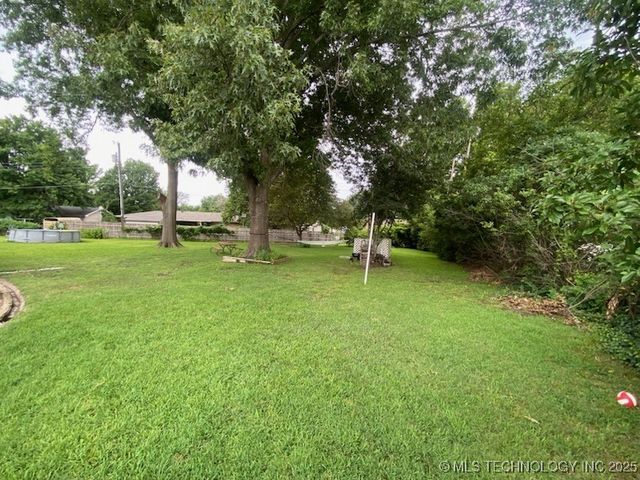 107 N 12th Avenue, Madill, OK 73446