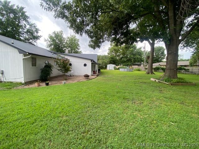 107 N 12th Avenue, Madill, OK 73446