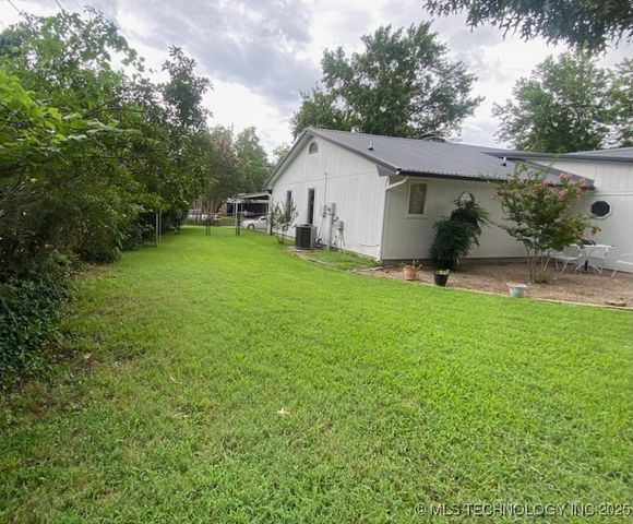 107 N 12th Avenue, Madill, OK 73446