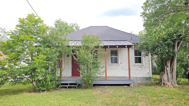 917 W 6th ST, Taylor, TX 76574
