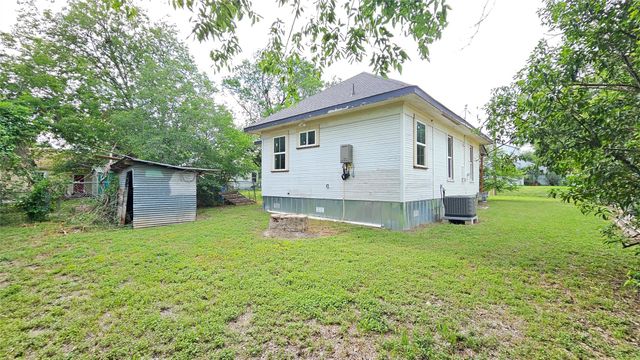 917 W 6th ST, Taylor, TX 76574