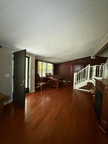 395 High Rock Road, Hazard, KY 41701