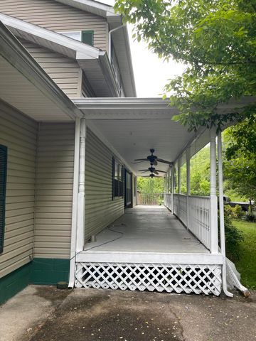 395 High Rock Road, Hazard, KY 41701