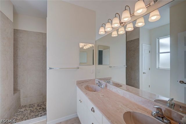 1005 NW 9th TER, Cape Coral, FL 33993