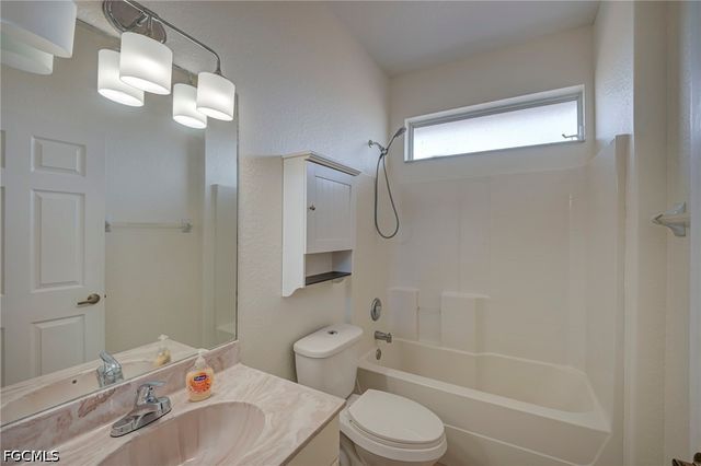 1005 NW 9th TER, Cape Coral, FL 33993