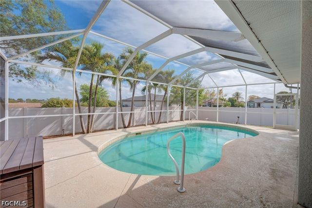 1005 NW 9th TER, Cape Coral, FL 33993