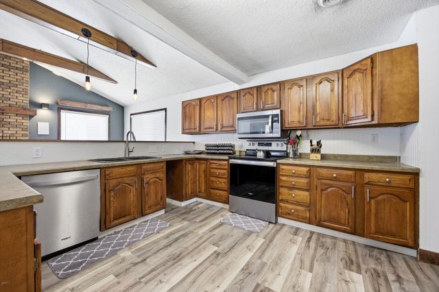 2802 BROOKDALE Road, Moorhead, MN 56560