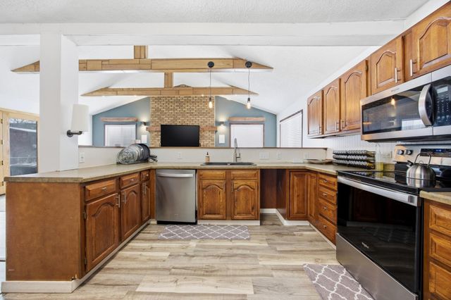 2802 BROOKDALE Road, Moorhead, MN 56560