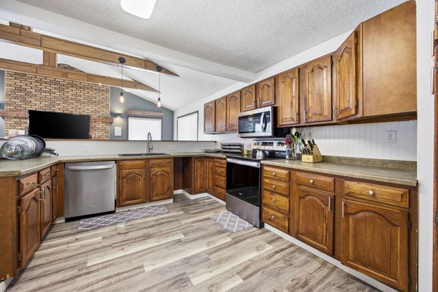 2802 BROOKDALE Road, Moorhead, MN 56560