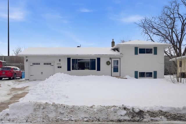 2802 BROOKDALE Road, Moorhead, MN 56560