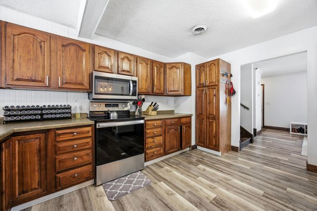 2802 BROOKDALE Road, Moorhead, MN 56560