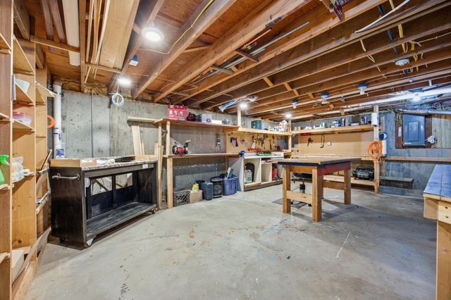 2802 BROOKDALE Road, Moorhead, MN 56560