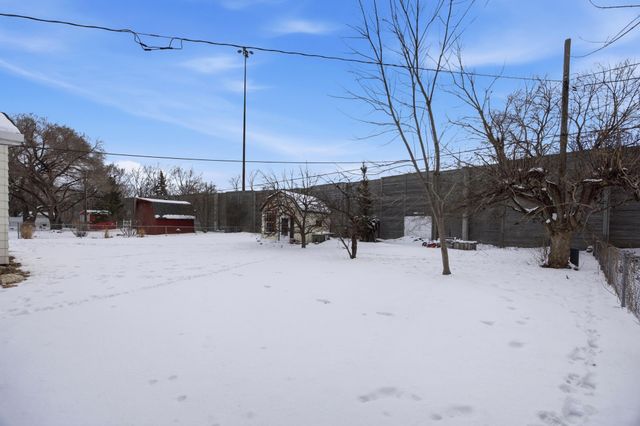 2802 BROOKDALE Road, Moorhead, MN 56560