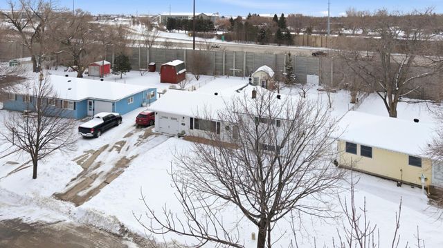 2802 BROOKDALE Road, Moorhead, MN 56560