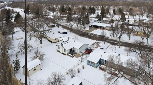 2802 BROOKDALE Road, Moorhead, MN 56560