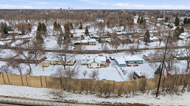 2802 BROOKDALE Road, Moorhead, MN 56560