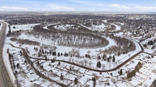 2802 BROOKDALE Road, Moorhead, MN 56560