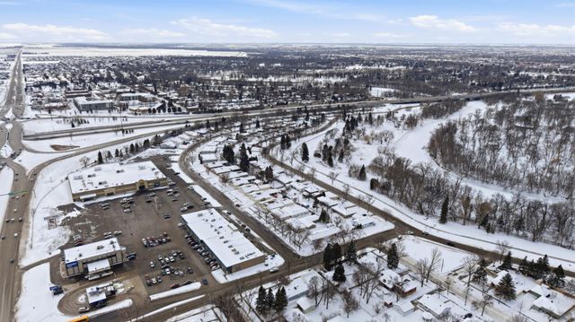 2802 BROOKDALE Road, Moorhead, MN 56560