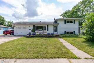 2802 BROOKDALE Road, Moorhead, MN 56560