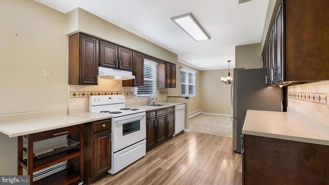 11 DOGWOOD LN, Doylestown, PA 18901