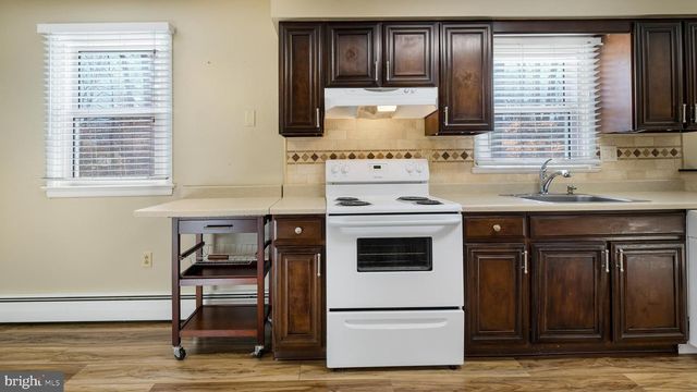 11 DOGWOOD LN, Doylestown, PA 18901