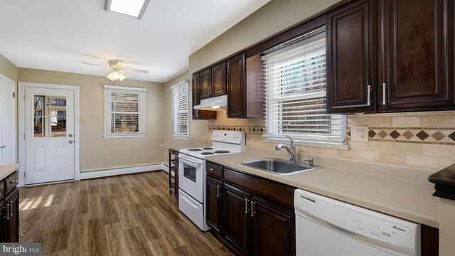 11 DOGWOOD LN, Doylestown, PA 18901