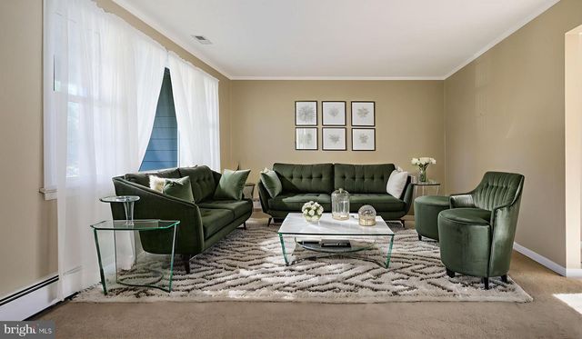 11 DOGWOOD LN, Doylestown, PA 18901