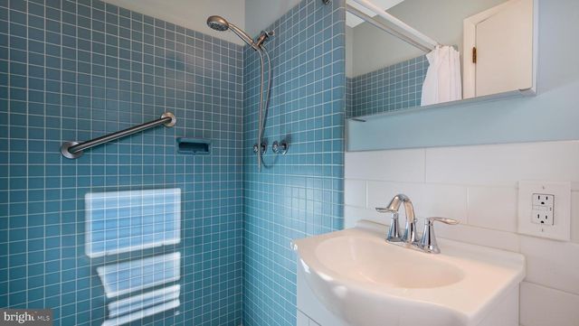 11 DOGWOOD LN, Doylestown, PA 18901